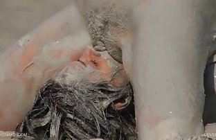 πορνό σεξ Ώριμη fuck-up βρήκε μια μελαχρινή στον καναπέ