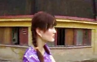 πορνό σεξ Μια γυναίκα εισάγει μεταλλικά αντικείμενα σε τρύπες