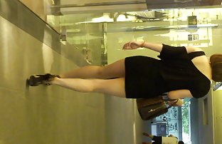 πορνό σεξ Χαριτωμένο μελαχρινή δίνεται σε ένα μουνί-φύγει μασέρ