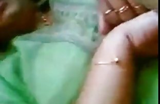 πορνό σεξ Παθιασμένος Carla πήρε ένα μαύρο πουλί σε ένα λευκό πίσκ