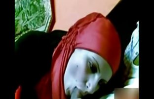 πορνό σεξ Trans Μαρτίνα με μακριά μαλλιά σκουμαμένα σε μια συνομιλία