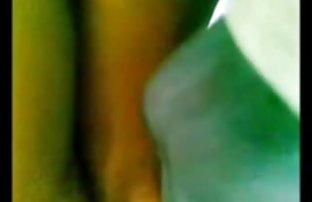 πορνό σεξ Καυτή παρθένα πηδάει τον εαυτό της στο κώλο δονητή