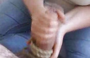 πορνό σεξ Busty ώριμη μαμά σε σέξι εσώρουχα πηδάει με τον γιο