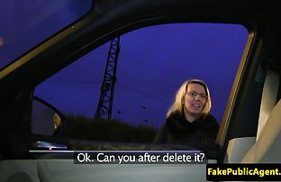 πορνό σεξ Ομορφιά επιδέξια χαϊδεύει στην κουζίνα