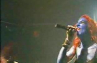 πορνό σεξ Το περιστέρι έπαιζε με τον φαλλό του μέχρι που τελείωσε.