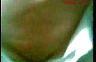 πορνό σεξ Η ομορφιά είναι ενθουσιασμένη με το άγγιγμα της γούνας μπότες