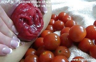 πορνό σεξ Γυμνή Σάρλοτ Ρατσίττα δείχνει τα φυλαχτά της