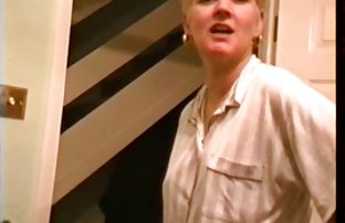 πορνό σεξ Ένας τύπος μοιάζει σαν να τον βιάζει η κοπέλα του.