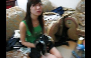 πορνό σεξ Σβετλάνα γλείφει καουτσούκ πουλί