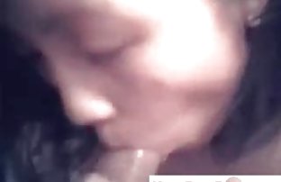 πορνό σεξ Νεαρό κορίτσι με γυμνό κώλο σκουπίστηκε με μια πετσέτα μετά από ένα ντους