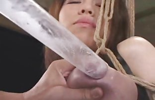 πορνό σεξ Hot μελαχρινή παίρνει ένα ντους και βάζει σε σέξι στολή