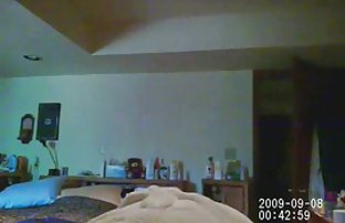 πορνό σεξ Δύο τύποι έβαλαν μια κοπέλα στο αμάξι και την γάμησαν.