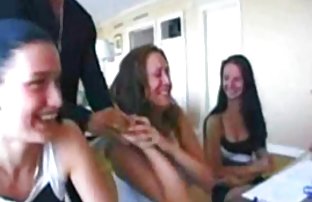 πορνό σεξ Ρωσικά αγόρια αφήσει σε ένα κύκλο της μια έμπειρη γυναίκα σε ηλικία