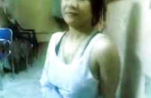 πορνό σεξ Η υπηρέτρια της κέντρα με λευκές κάλτσες ανέλαβε