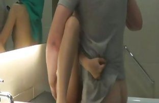 πορνό σεξ Ώριμοι άνδρες γιορτάζουν την επέτειο ενός φίλου στην παρέα των κοριτσιών