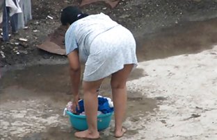 πορνό σεξ Λεπτή ψίχουλα είναι χάλια σύντροφο φαλλός στο κάτω μέρος της πισίνας