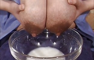 πορνό σεξ Ώριμη μαμά εξυπηρέτησε το γιο της στη φύση