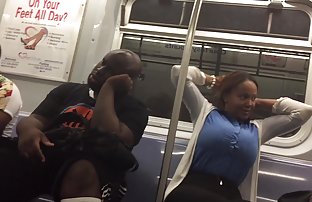 πορνό σεξ Αθλητής ψητά νεαρό αθλητή σε λευκό κολάν