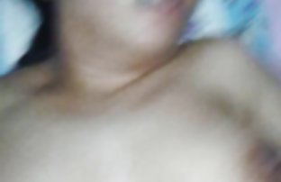 πορνό σεξ Χαλαρή Κέιτι έδωσε ένα νεαρό άντρα στο κρεβάτι