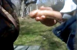 πορνό σεξ Ένας αφρώδης άντρας με μάσκα που αναγκάζεται σε ένα δεμένο κορίτσι.