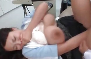 πορνό σεξ Οι άντρες έστησαν ένα για δύο χαριτωμένα ψίχουλα.