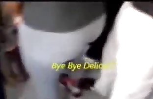 πορνό σεξ Άγρια ψίχουλα πηδάει τον εαυτό του με ένα διπλής-Way dildo