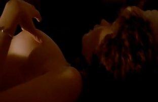 πορνό σεξ Ο καπετάνιος του διαστημόπλοιου πήδηξε τη βοηθό του.