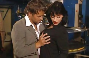 πορνό σεξ Η Λίντα γαμάει το μουνί της με ένα ροζ Καλαμάκι και στεναγμοί