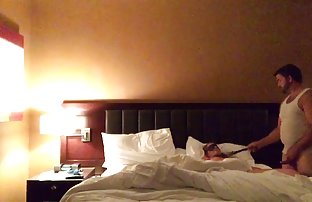 πορνό σεξ Μητέρα επιδέξια χάλια πουλί του φίλου μπροστά στην κόρη