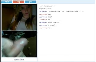 πορνό σεξ Η ομορφιά σε ένα μαγιό ποζάρει υποβρύχια