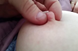 πορνό σεξ Όμορφη Ασιατική γυναίκα δεμένη με ένα σχοινί και να κάνει το βασανιστήριο της με ηλεκτροπληξία