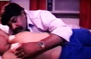 πορνό σεξ Γλυκό μωρό Γκαλίνα αυνανίζεται σε ένα δροσερό τζακούζι