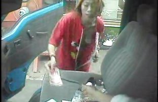 πορνό σεξ Ξανθιά σε πολυτελή εσώρουχα χαϊδεύει το καπέλο της