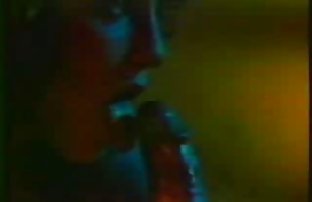 πορνό σεξ Sterva με μωβ μπούκλες είναι χάλια σε έναν άντρα