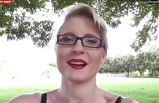 πορνό σεξ Ερωμένη σε κάλτσες διασκέδαση με δύο αμφιφυλόφιλοι αναγκάζοντας να πιπιλίζουν ένα πουλί