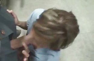 πορνό σεξ Ξανθιά μοντέλο δείχνει μακριά σαγηνευτικά φυλαχτά της