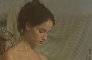 πορνό σεξ Νεαρό κορίτσι πηγαίνει στο σπίτι μετά την πρώτη επίσκεψη στην παραλία γυμνιστών