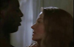 πορνό σεξ Ξανθιά χορεύει ζεστό στριπτίζ στο μπάνιο