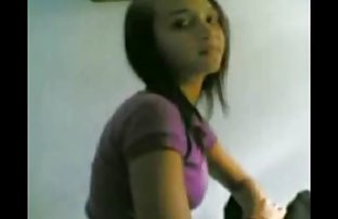 πορνό σεξ Όμορφος γκέι τύπος αργά παίζει με τον ενθουσιασμένο φαλλό του