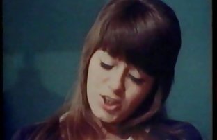 πορνό σεξ Ιταλικά φτύνει γκόμενα του στον καναπέ