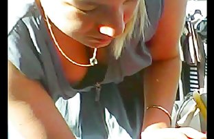 πορνό σεξ Η πιπιντλιζ γλείφει το γράμμα της αδερφής της και την πηδάει