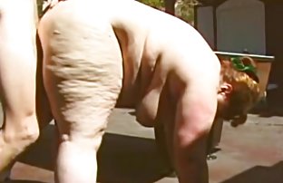 πορνό σεξ Μηχανή του σεξ σκληρά fucks δεμένη γκόμενα σε σφιχτό κώλο