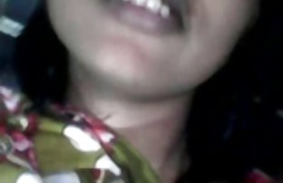 πορνό σεξ Το αγόρι εξετάζει τα βυζιά και τον καβάλο της μητέρας ενώ κοιμάται