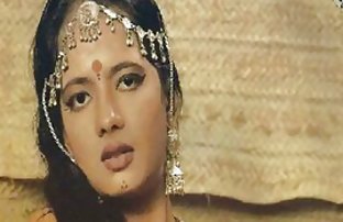 πορνό σεξ Λήψη μιας ειλικρινης οθόνης μοντέλου στο τηλέφωνο