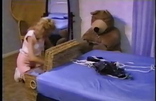 πορνό σεξ Νέοι άνδρες τηγανίσουν δύο ξανθιές στο μπάνιο και να πιπιλίζουν πάνω τους