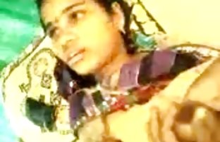 πορνό σεξ Δύο λευκές κότες πιπιλίζουν ένα νέγρο Κουάν